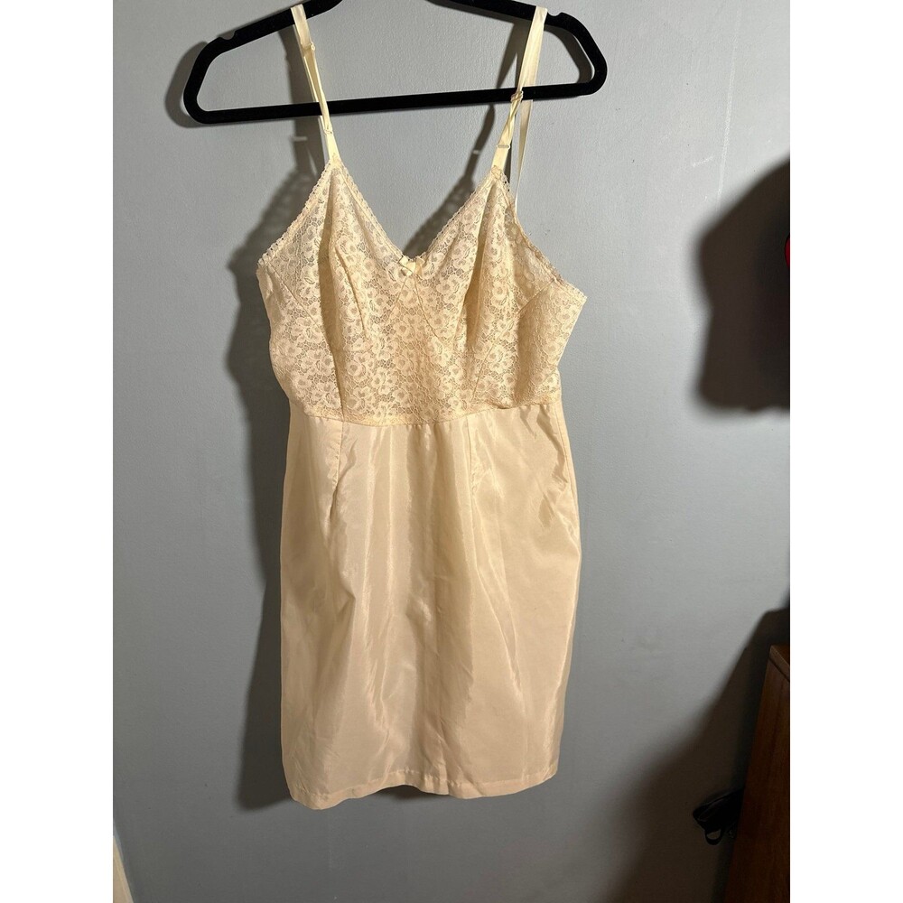 Vintage St. Michael nylon & spandex peach midi lace slip